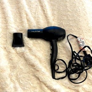 Nume blow dryer